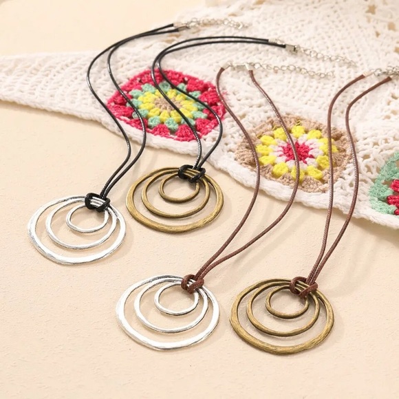 🔵𝟲𝟱%𝗢𝗙𝗙 𝗯𝘂𝗻𝗱𝗹𝗲𝘀 𝟯+🔵 NEW Oversized Concentrical Pendant Necklace - Picture 7 of 12